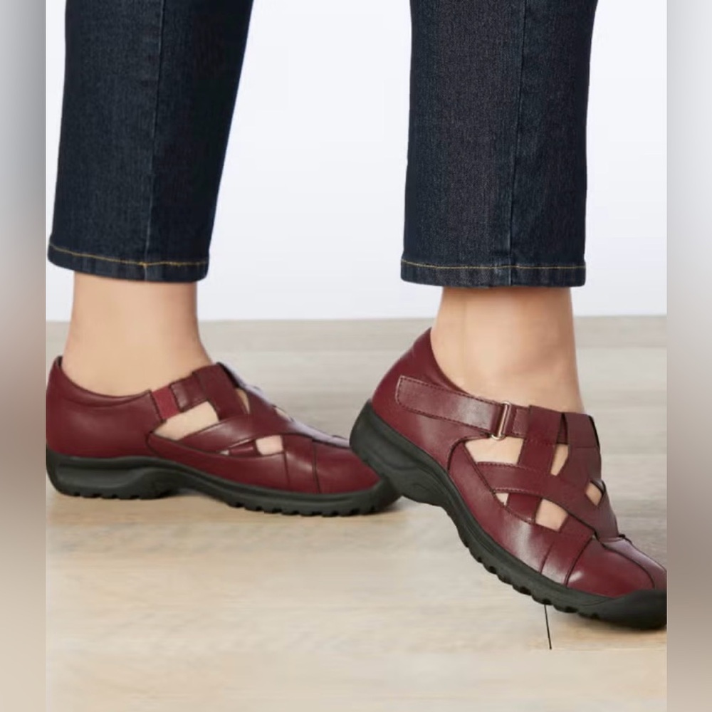 Like New Verdasco Cailyn Flat Women’s Loafers in Color Wine Size 8.5